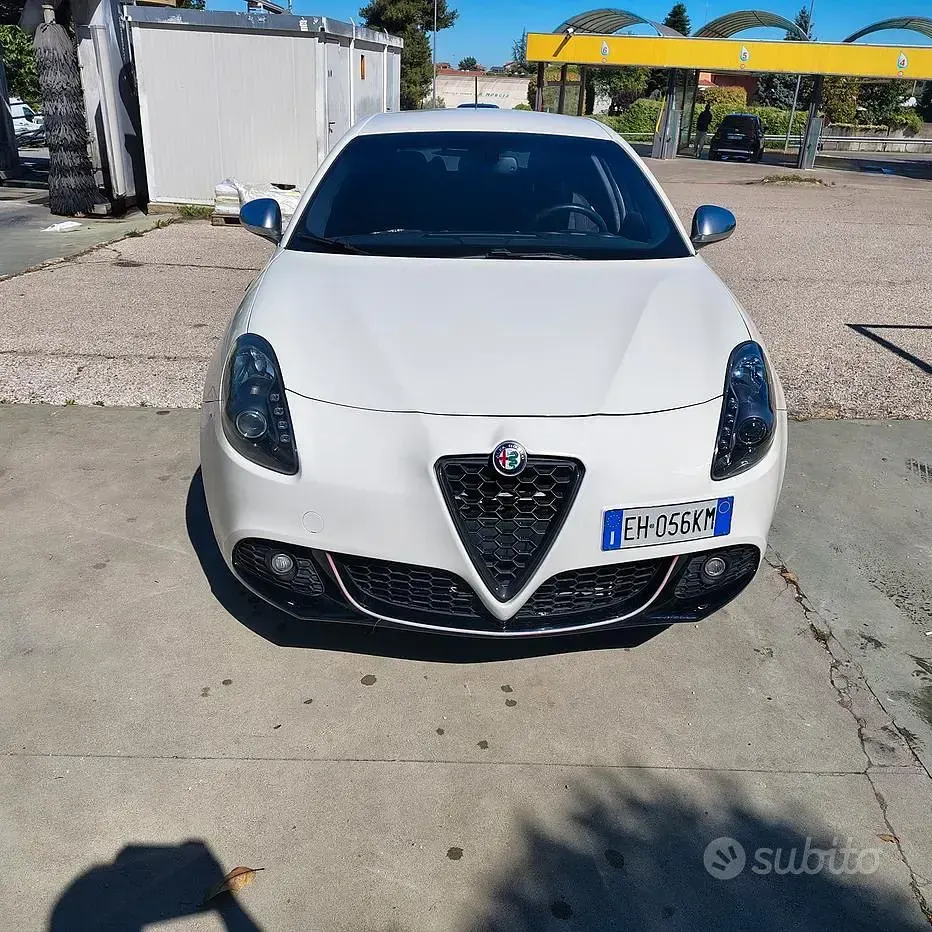 Usata Alfa Romeo Giulietta 140 CV (102 kW) 2011 Bianco Utilitaria
