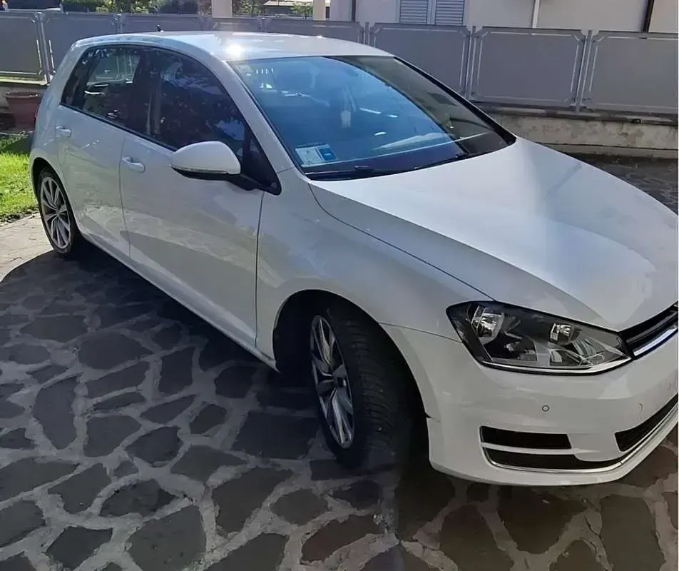 Usata VW Golf VII Highline 110 CV (80 kW) 2015 Berlina
