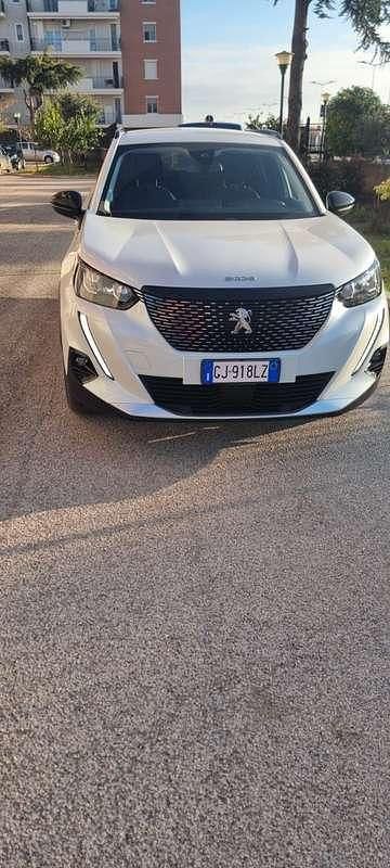 Usata Peugeot 2008 Allure 110 CV (80 kW) 2023 SUV