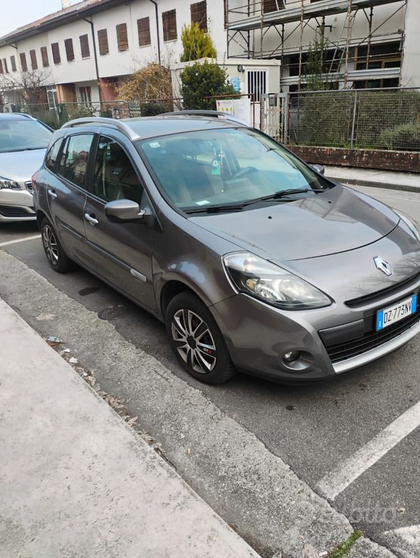 Usata Renault Clio GrandTour 78 CV (57 kW) 2010 Grigio Station wagon