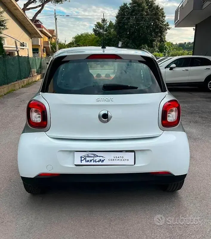 Usata Smart ForFour Passion 71 CV (52 kW) 2015 Bianco Utilitaria