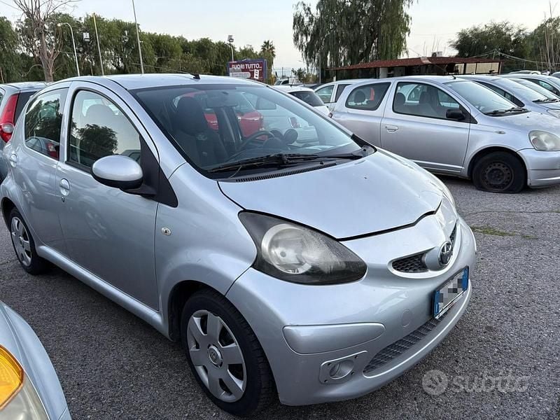 Usata Toyota Aygo Sol 67 CV (49 kW) 2007 Grigio Utilitaria
