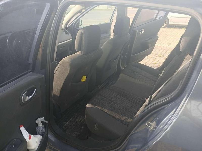 Usata 2006 Renault Mégane II Authentique Tre volumi | 1200 € (Buon prezzo) - Immagine 1/4