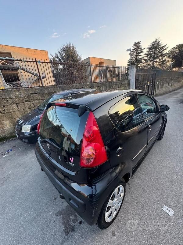 Usata Peugeot 107 54 CV (39 kW) 2009 Nero Utilitaria