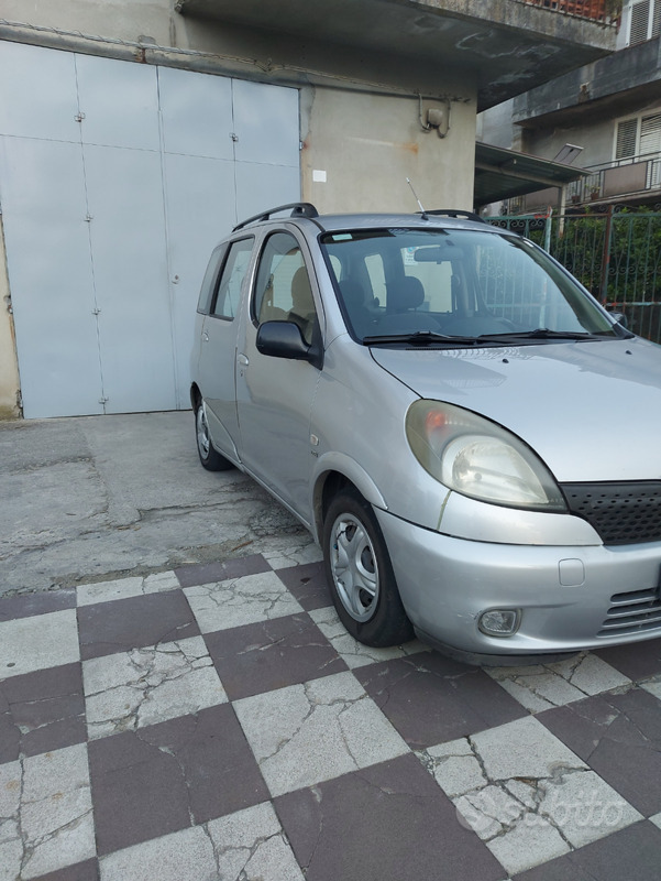 Usato 2002 Toyota Yaris Verso 1.3 Benzin 86 CV (1.599 €)