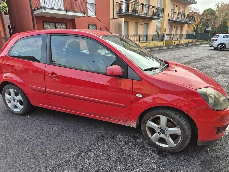 Usata Ford Fiesta Ghia 79 CV (58 kW) 2008 Berlina