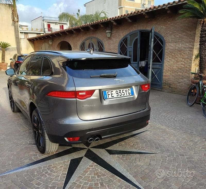 Usata Jaguar F-Pace 180 CV (132 kW) 2016 Grigio SUV