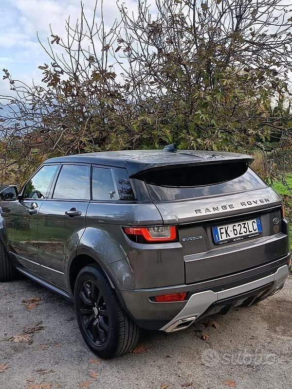 Grigio Usata 2017 Land Rover Range Rover evoque Tre volumi | 18.500 € (Buon prezzo) - Immagine 1/4