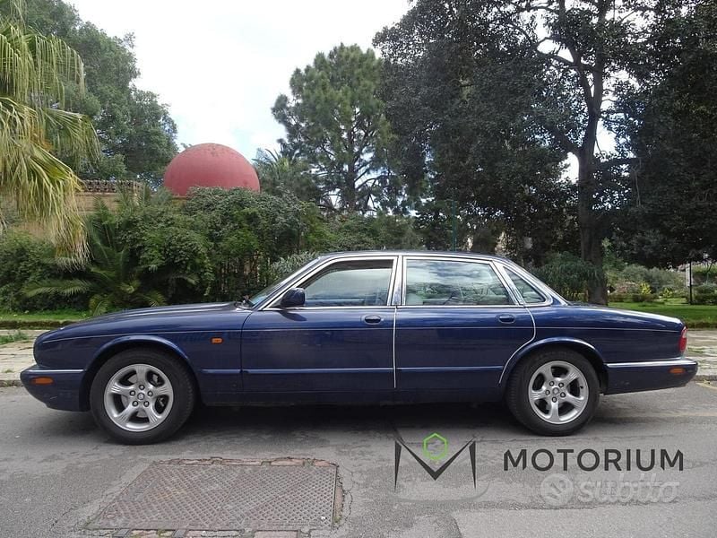 Usata Jaguar XJ 237 CV (174 kW) 1999 Blu Berlina