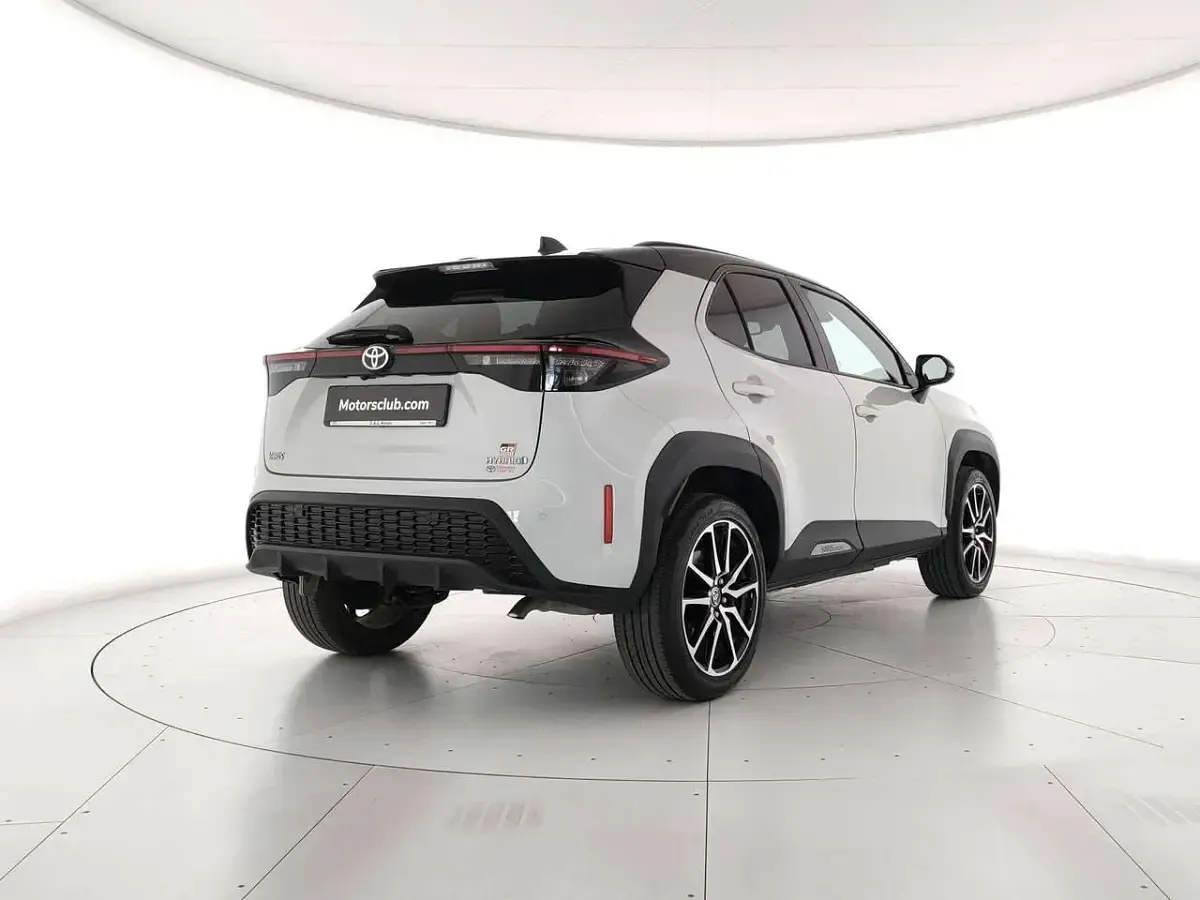 Usata Toyota Yaris Cross Sport 92 CV (67 kW) 2023 Grigio SUV