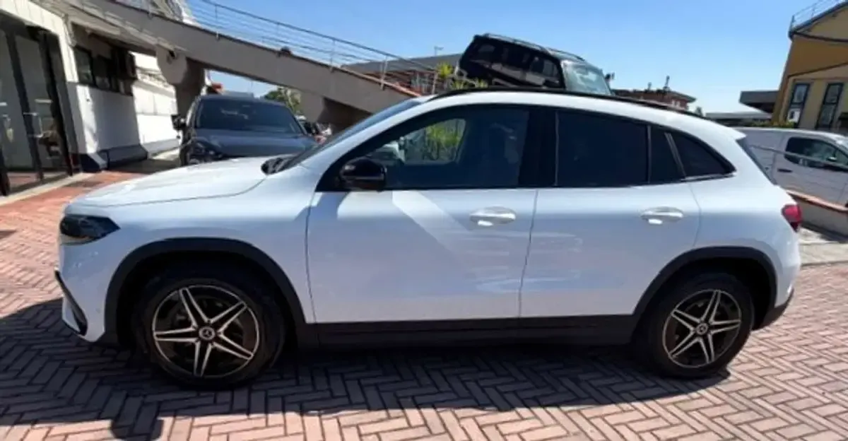 Usata Mercedes EQA250+ 94 kW (129 CV) 2023 Pastello SUV