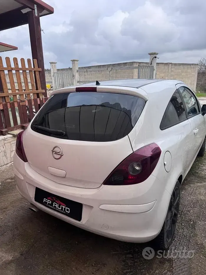 Usata Opel Corsa 85 CV (62 kW) 2012 Bianco Utilitaria