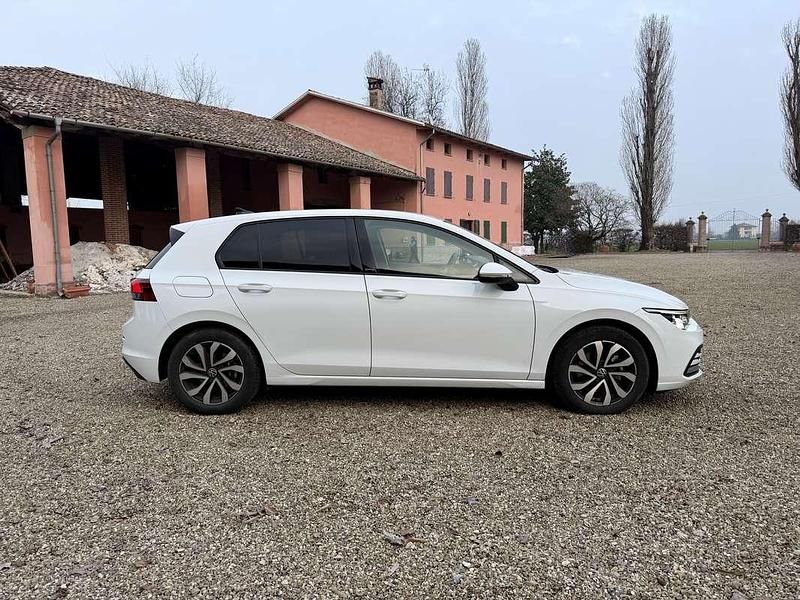 Usata VW Golf VIII Active 150 CV (110 kW) 2023 Bianco Berlina
