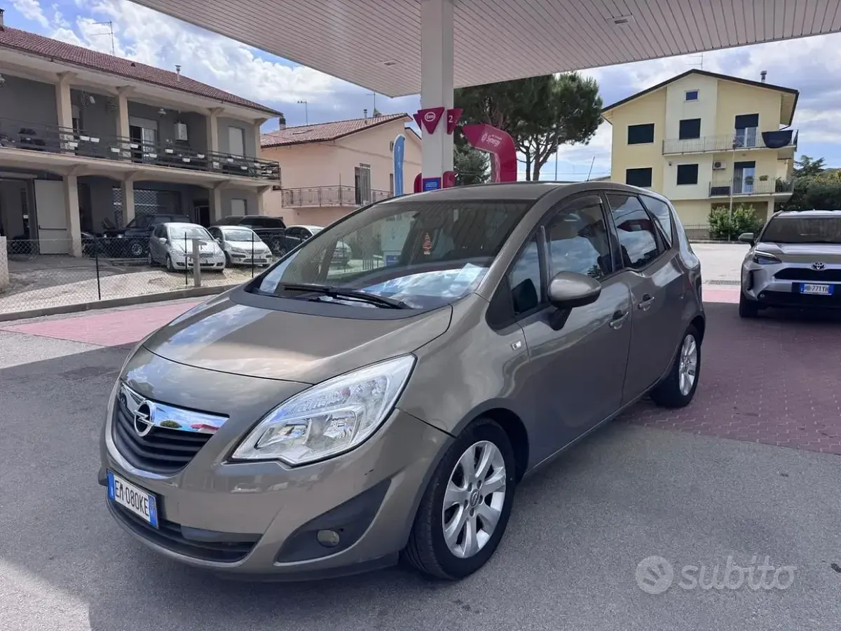 Usata Opel Meriva 120 CV (88 kW) 2011 Beige Monovolume