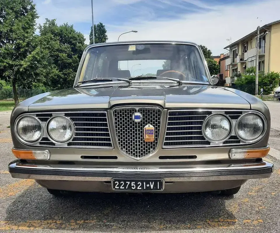 Usata Lancia 2000 116 CV (85 kW) 1970 Beige Berlina