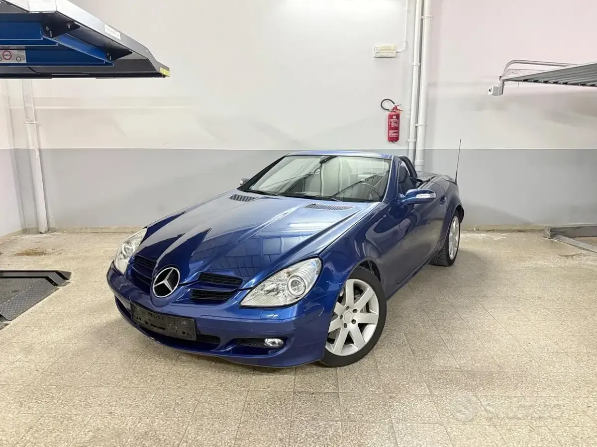 Usata Mercedes SLK350 272 CV (200 kW) 2005 Bluazzurro Cabrio