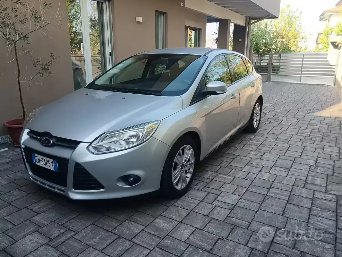 Usata Ford Focus 115 CV (84 kW) 2012 Grigio Berlina
