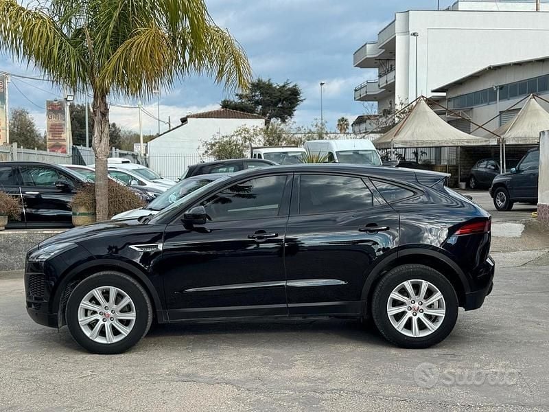 Begagnad Jaguar E-Pace R-Dynamic 150 HK (110 kW) 2019 Svart SUV