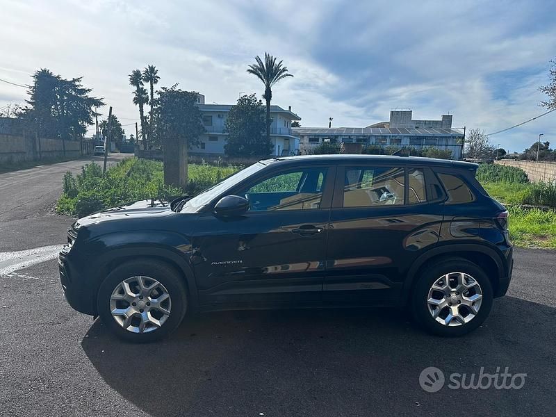 Usata Jeep Avenger Longitude 100 CV (73 kW) 2023 Nero SUV
