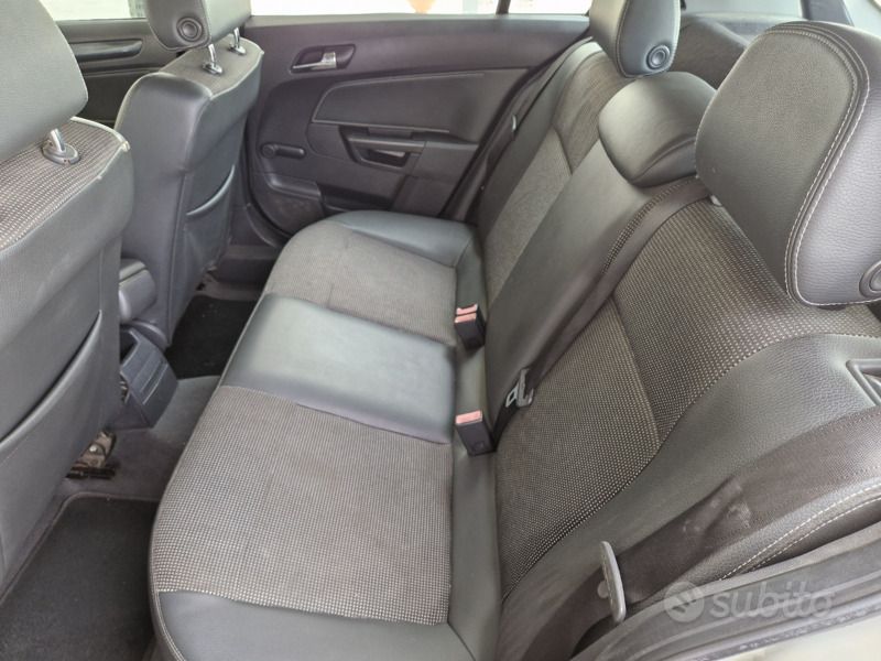 Käytetty Opel Astra 2006 Sedan