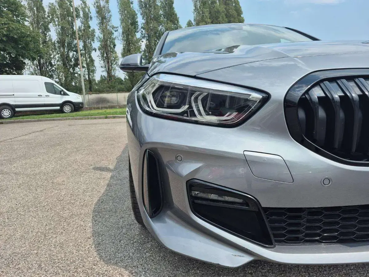 Usata BMW 116 M Sport 116 CV (85 kW) 2022 Grigio scuro Utilitaria