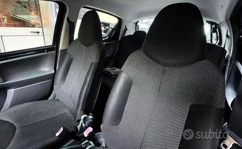 Usata Toyota Aygo 67 CV (49 kW) 2010 Nero Utilitaria