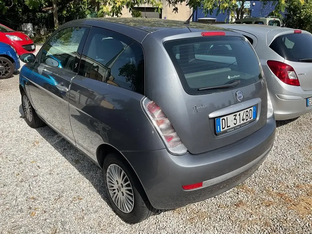 Usata Lancia Ypsilon 60 CV (44 kW) 2008 Grigio Utilitaria