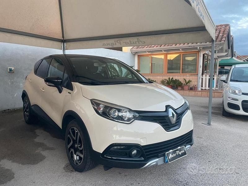 Usata Renault Captur 90 CV (66 kW) 2016 Beige SUV
