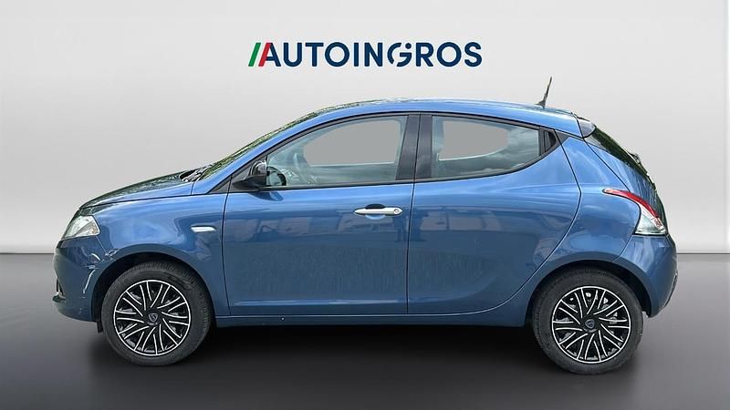 Begagnad Lancia Ypsilon Silver 69 HK (50 kW) 2023 Blå Halvkombi