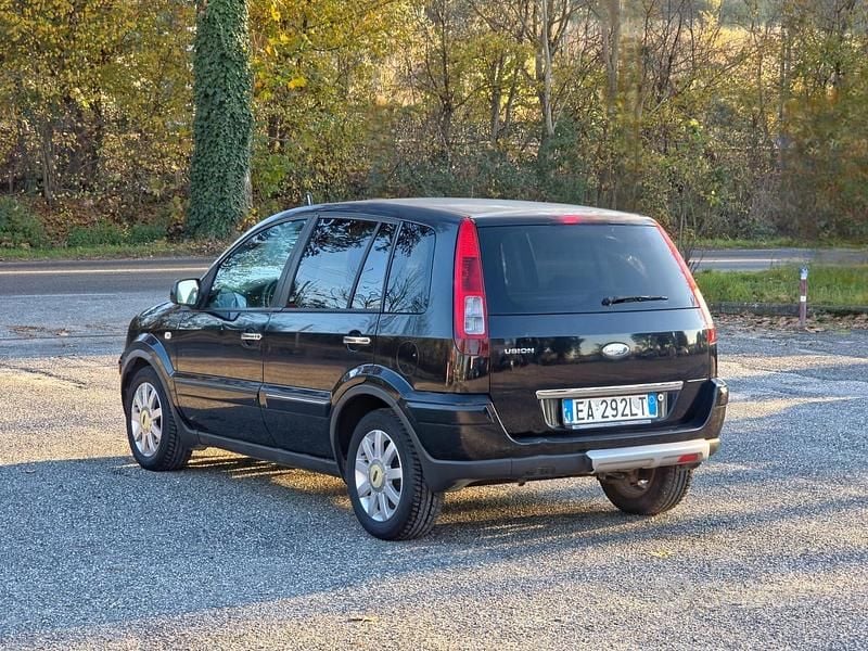 Usata Ford Fusion 80 CV (58 kW) 2010 Nero Berlina