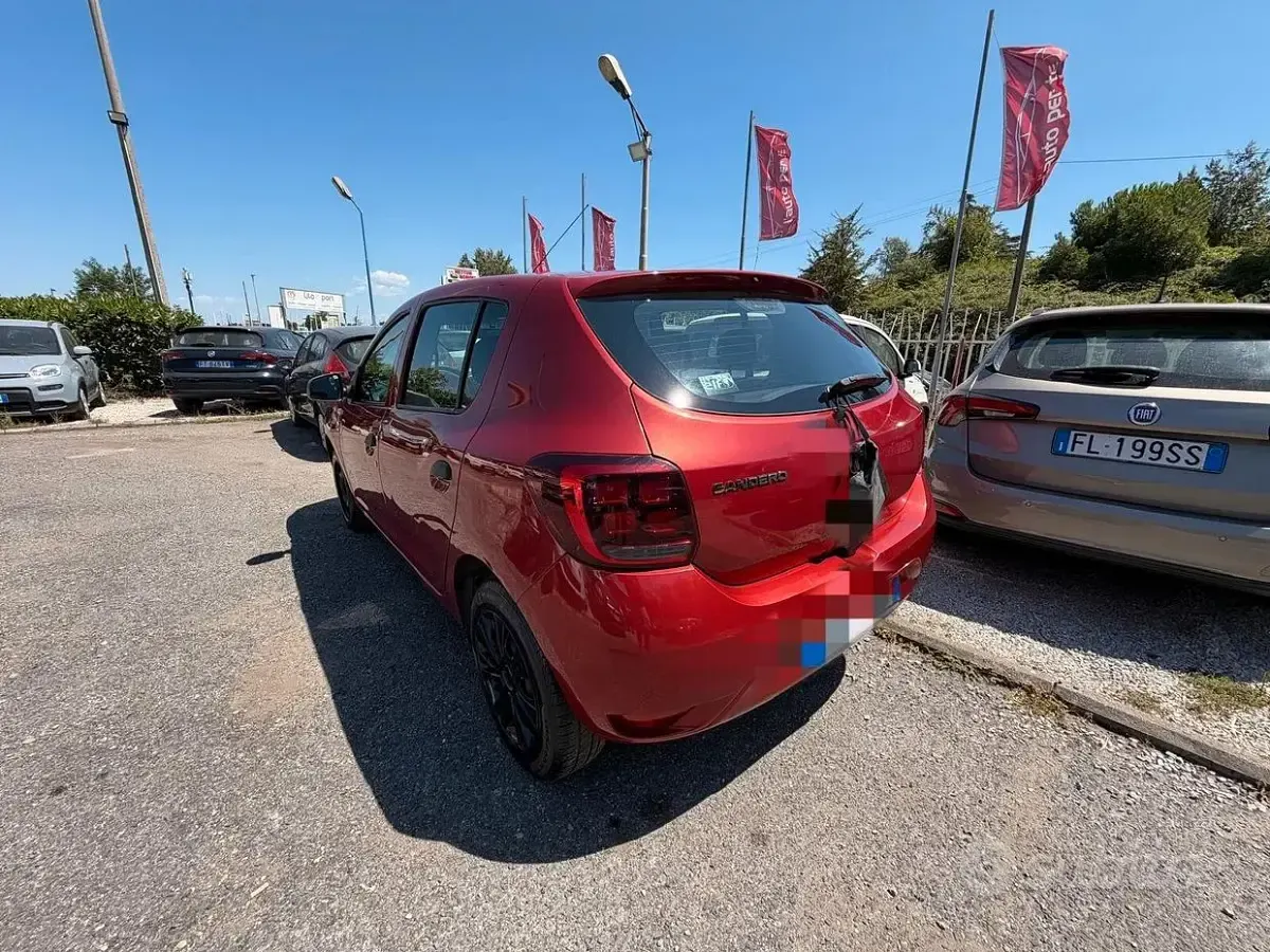 Usata Dacia Sandero Ambiance 73 CV (53 kW) 2017 Rosso Berlina