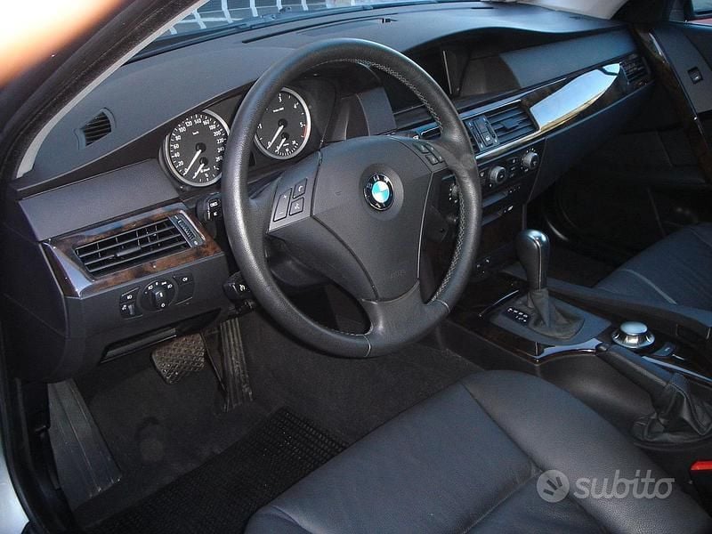 Usata BMW 530 Efficient Dynamics 231 CV (169 kW) 2005 Grigio Station wagon