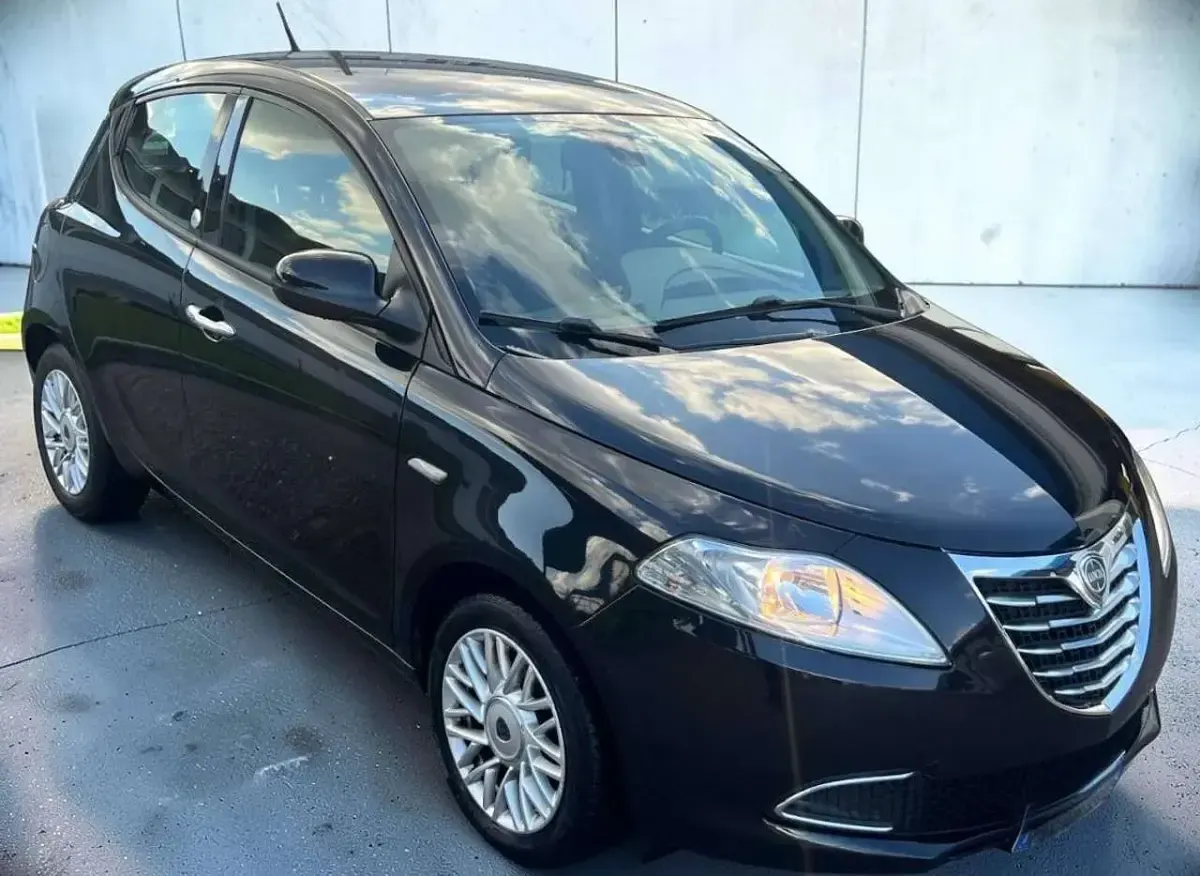 Usata Lancia Ypsilon Gold 69 CV (50 kW) 2015 Nero Utilitaria