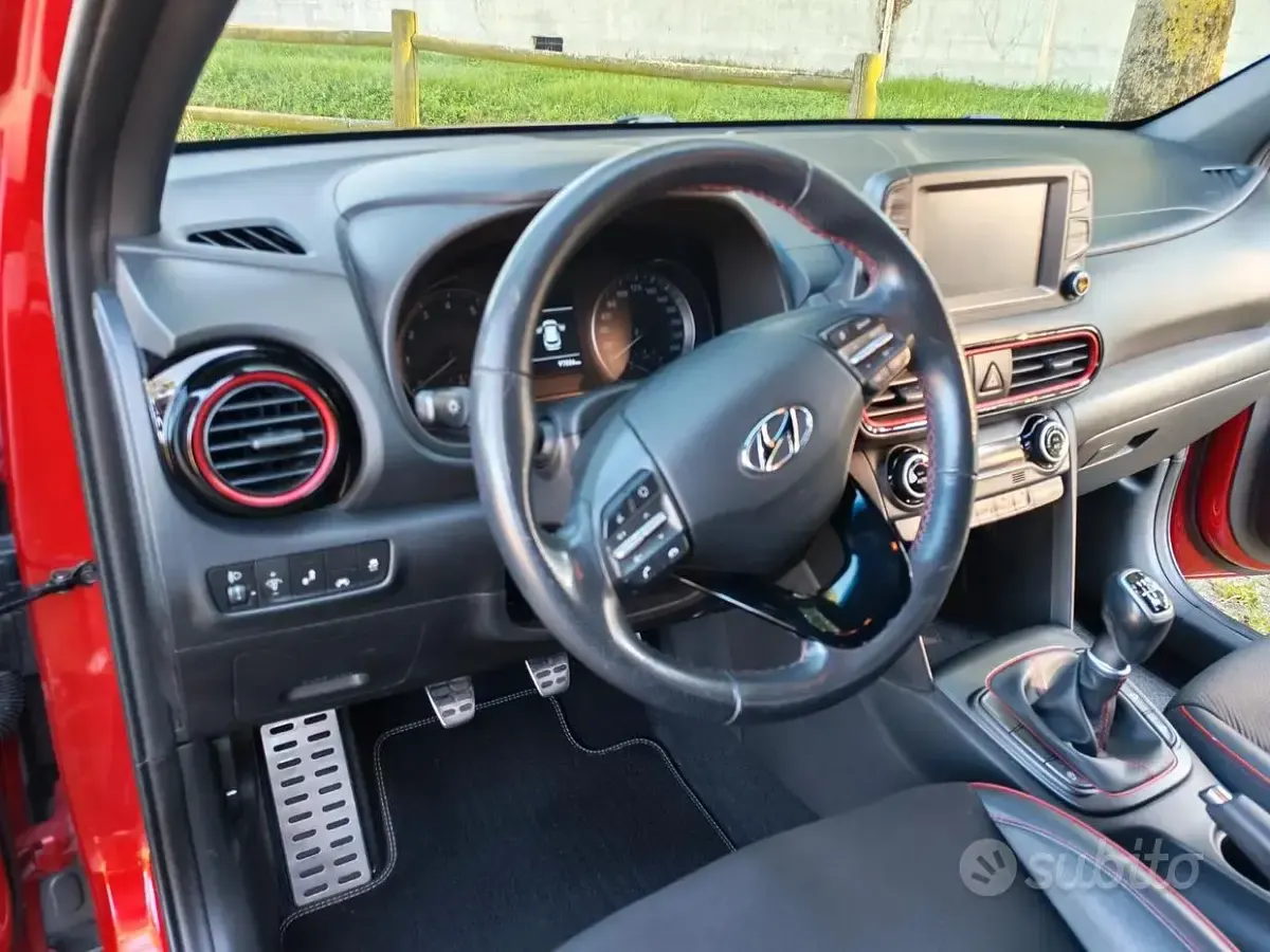 Usata Hyundai Kona Xpossible 120 CV (88 kW) 2018 Rosso SUV