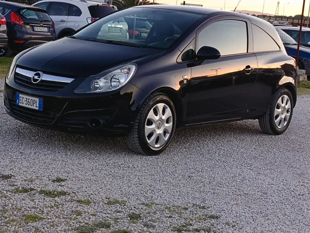 Usata Opel Corsa Edition 95 CV (69 kW) 2010 Nero Utilitaria