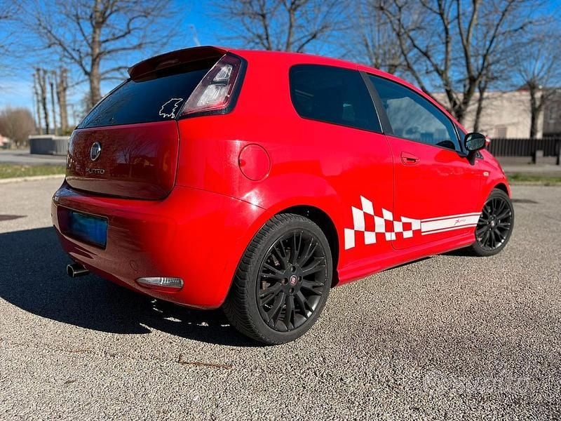 Usata Fiat Punto 135 CV (99 kW) 2015 Rosso Utilitaria