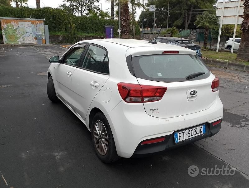 Usado Kia Rio 85 HP (62 kW) 2019 Sedan