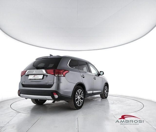 Usata Mitsubishi Outlander Intense 150 CV (110 kW) 2016 Grigio SUV