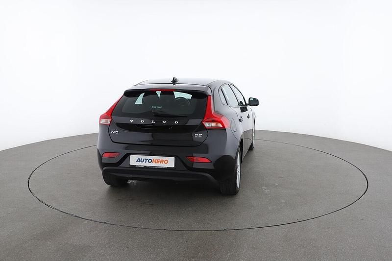 Usata Volvo V40 Kinetic 120 CV (88 kW) 2018 Nero Berlina