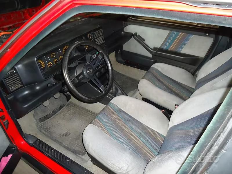 Usata Lancia Delta 140 CV (102 kW) 1989 Rosso Utilitaria