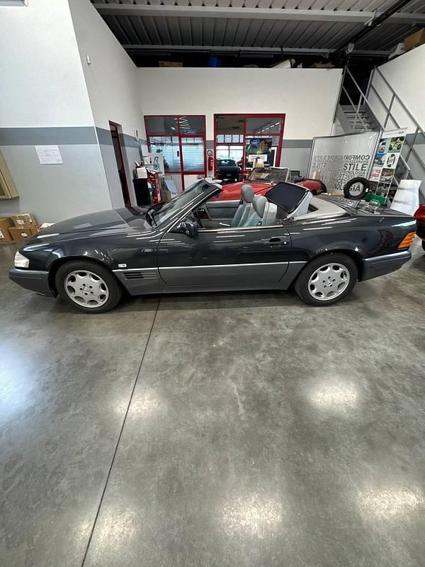 Usata Mercedes SL300 245 CV (180 kW) 1989 Grigio Cabrio