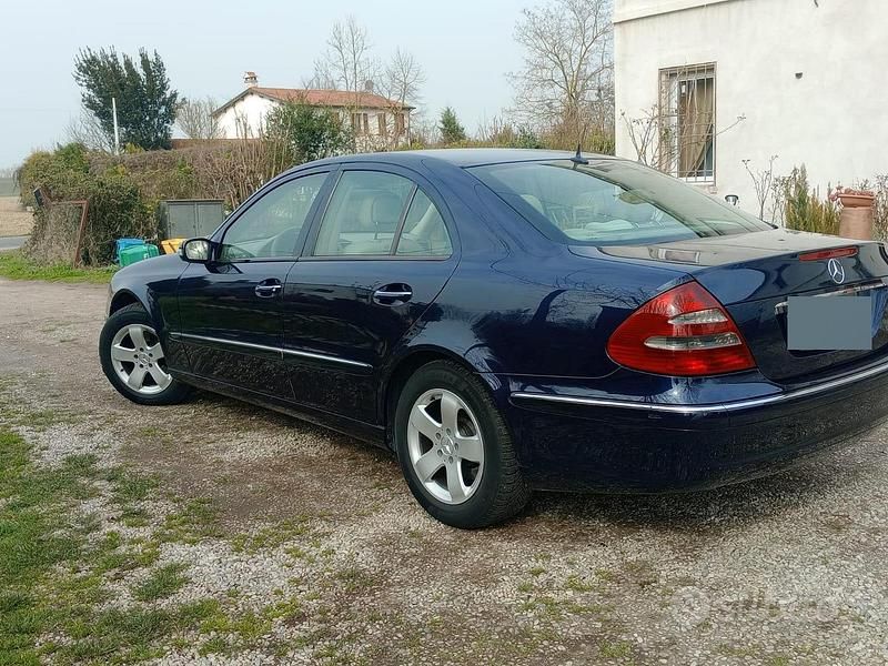 Usata Mercedes E270 Avantgarde 170 CV (125 kW) 2002 Blu Station wagon