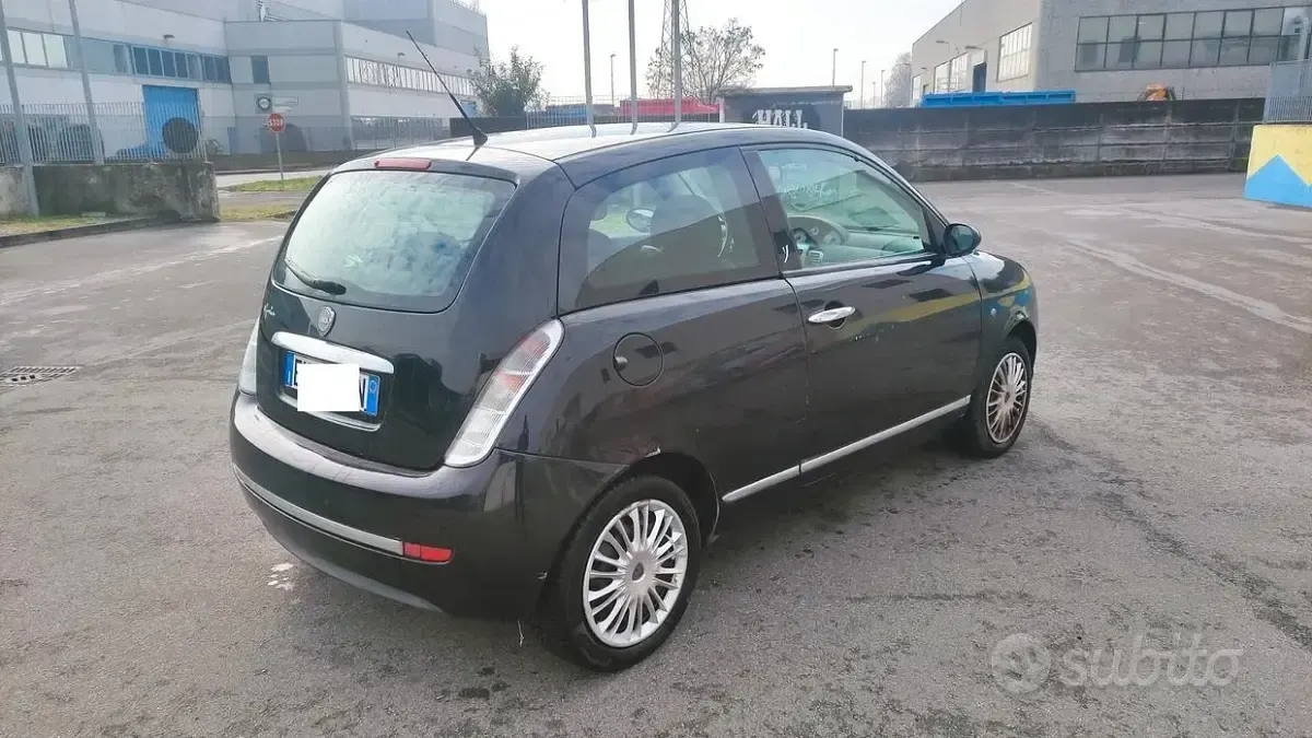 Usata Lancia Ypsilon 60 CV (44 kW) 2008 Nero Utilitaria