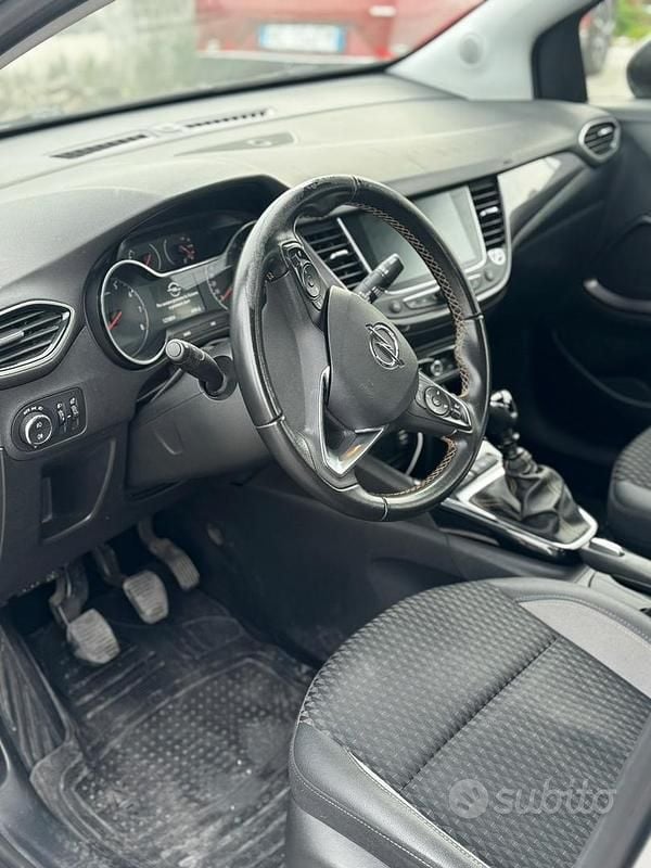 Usata Opel Crossland X Innovation 102 CV (75 kW) 2020 Grigio SUV