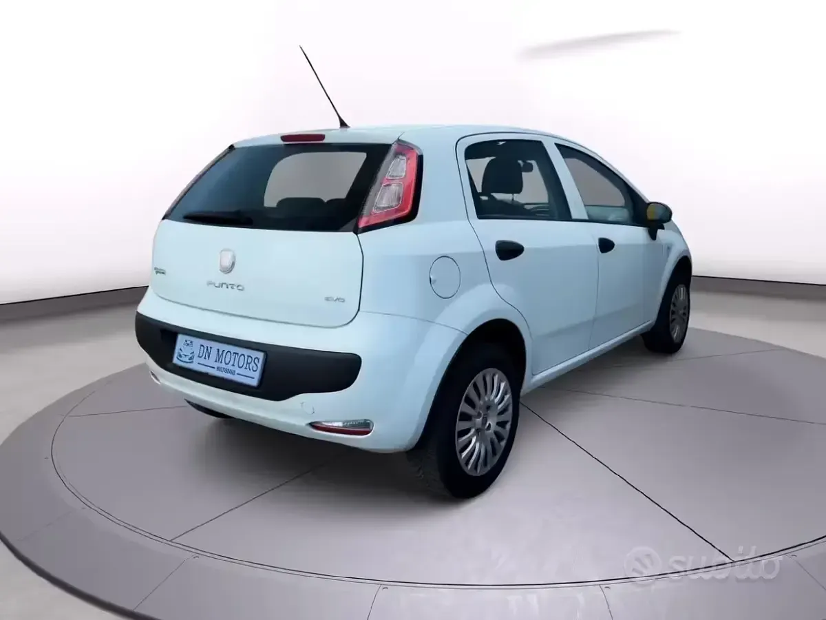 Usata Fiat Grande Punto 69 CV (50 kW) 2011 Bianco Utilitaria