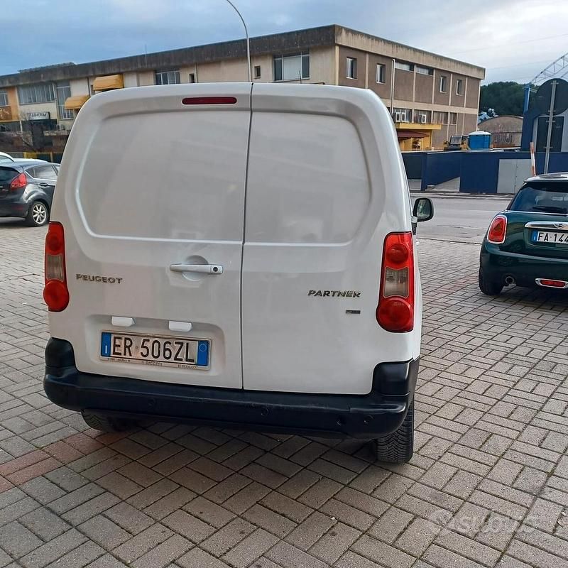 Usata Peugeot Partner 92 CV (67 kW) 2013 Bianco Monovolume