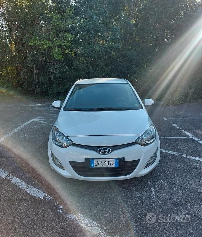 Usata Hyundai i20 Edition 85 CV (62 kW) 2014 Bianco Utilitaria