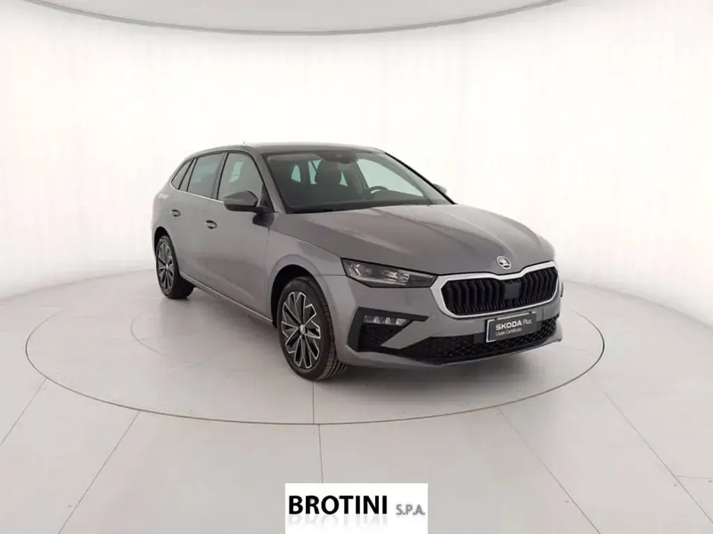 Usata Skoda Scala Style 116 CV (85 kW) 2024 Grigio metallizzato Utilitaria