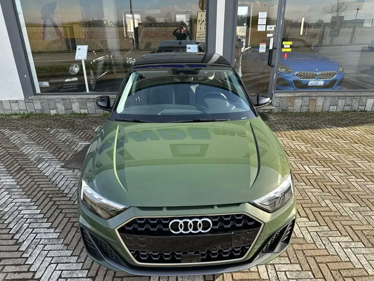 Nuova Audi A1 Sportback S-Line 116 CV (85 kW) 2026 Verde distretto metallizzato Utilitaria