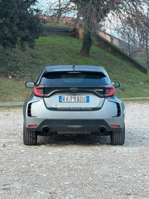 Usata Toyota Yaris 261 CV (191 kW) 2020 Grigio Berlina